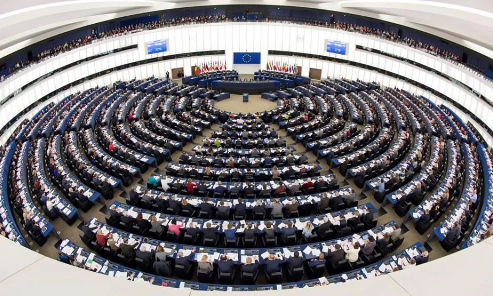 Ρ. Μέτσολα: Η πρώτη γυναίκα υποψήφια για το τιμόνι του Ευρωπαϊκού Κοινοβουλίου
